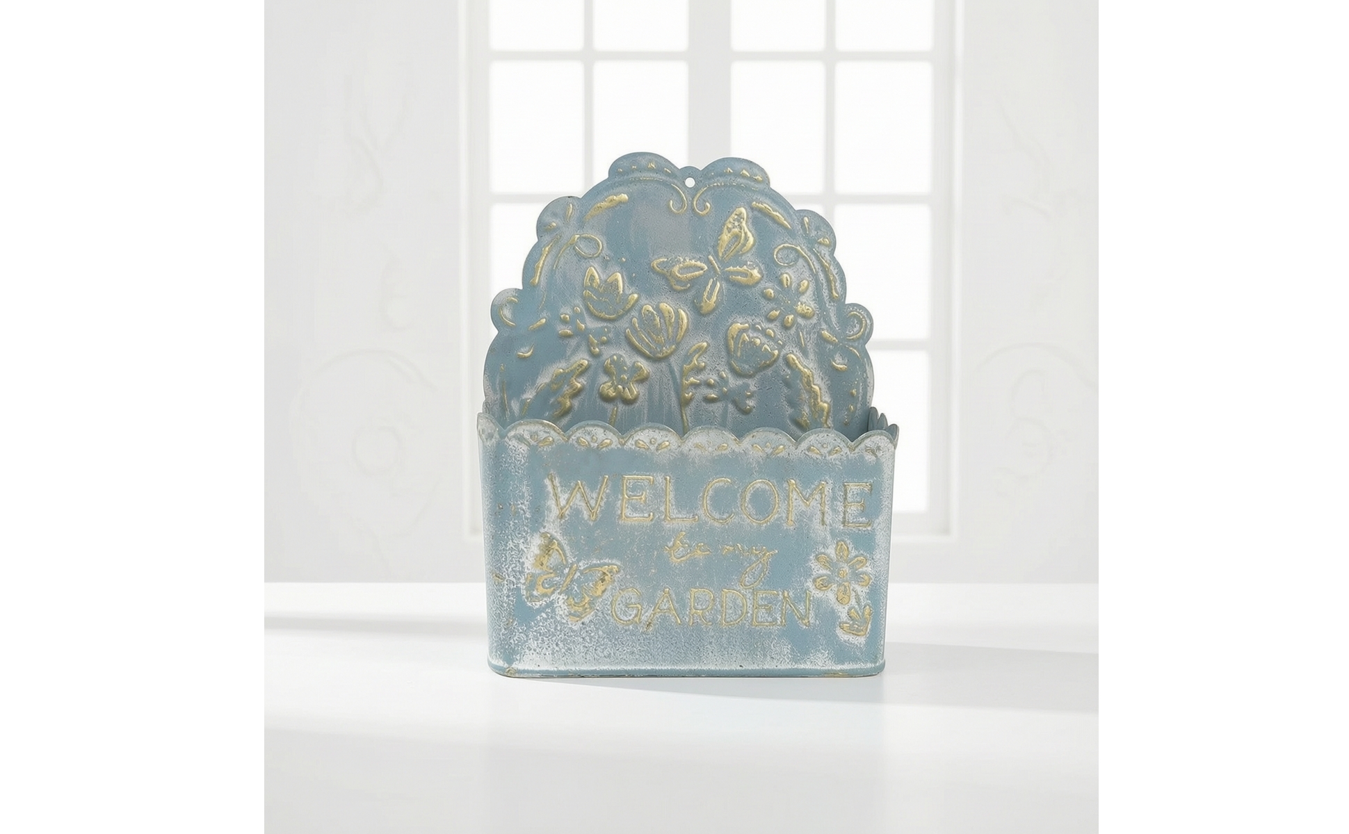Wall-Mounted Iron Planter Vintage-Style Metal Wall Pocket Planter Weathered