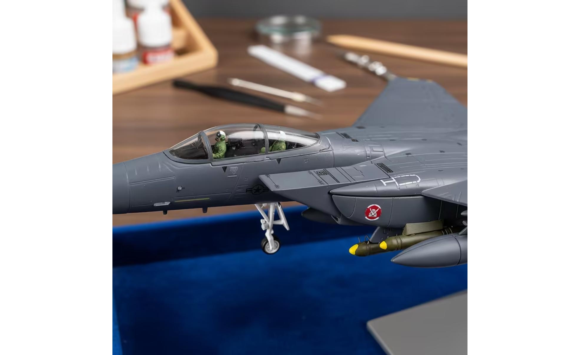 F-15E Modellflugzeug detailliert Kampfflugzeug-Modell maßstabsgetreu für Sammler