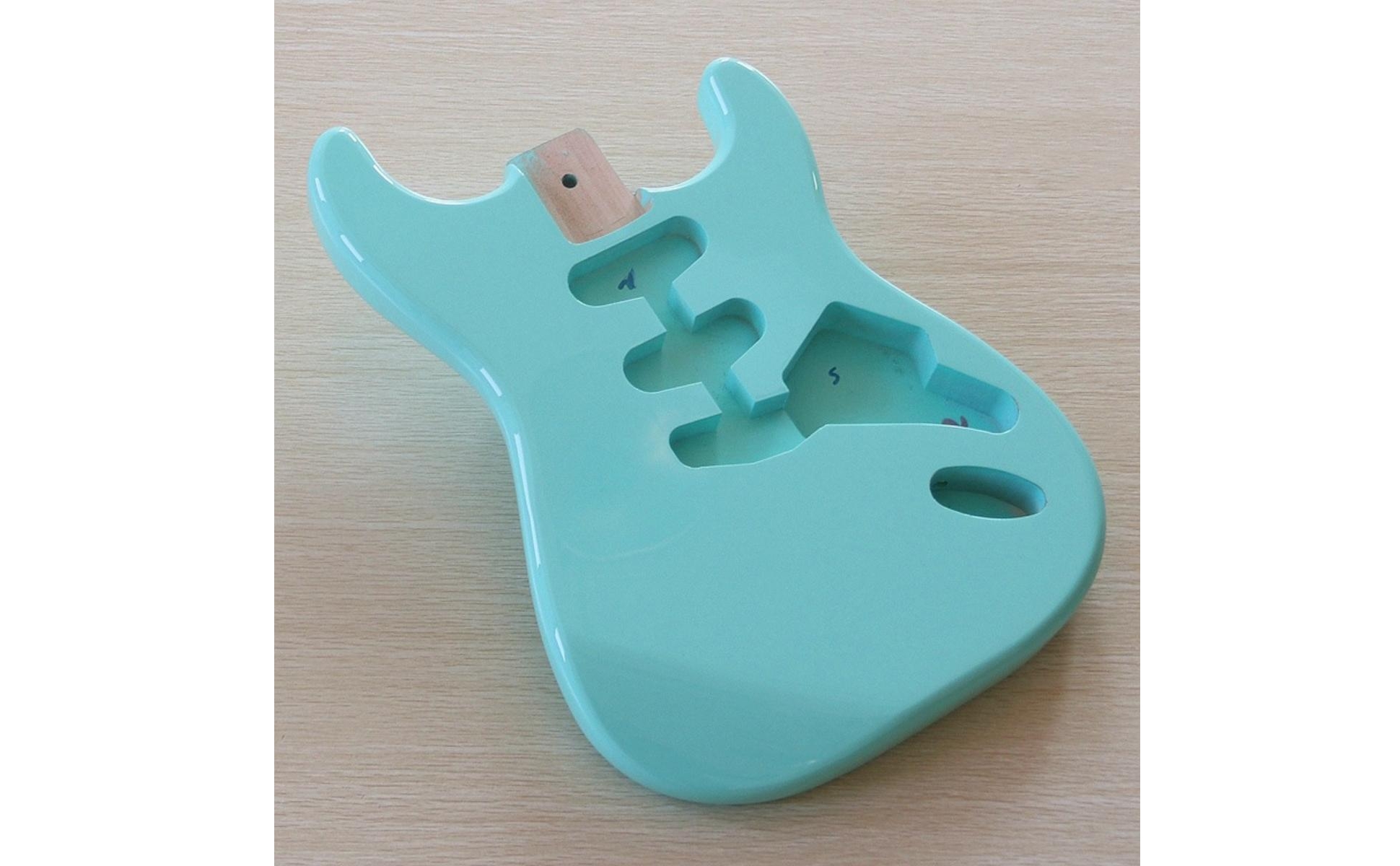 e-gitarren-body aus pappelholz lackiert e-gitarren-korpus massiv für gitarrenbau