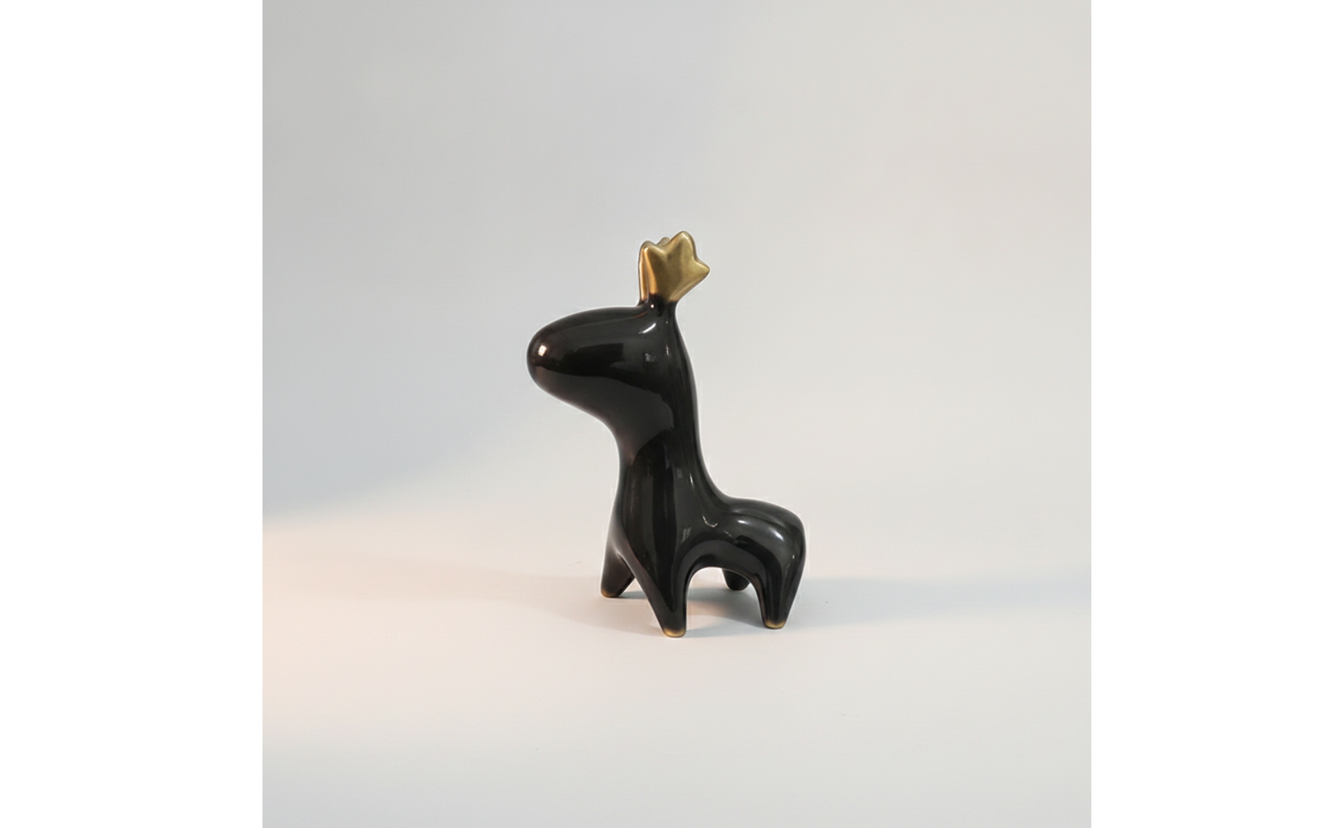 Deer Figurine Modern Deer Statue Brass-Colored for Living Room, Office Desk