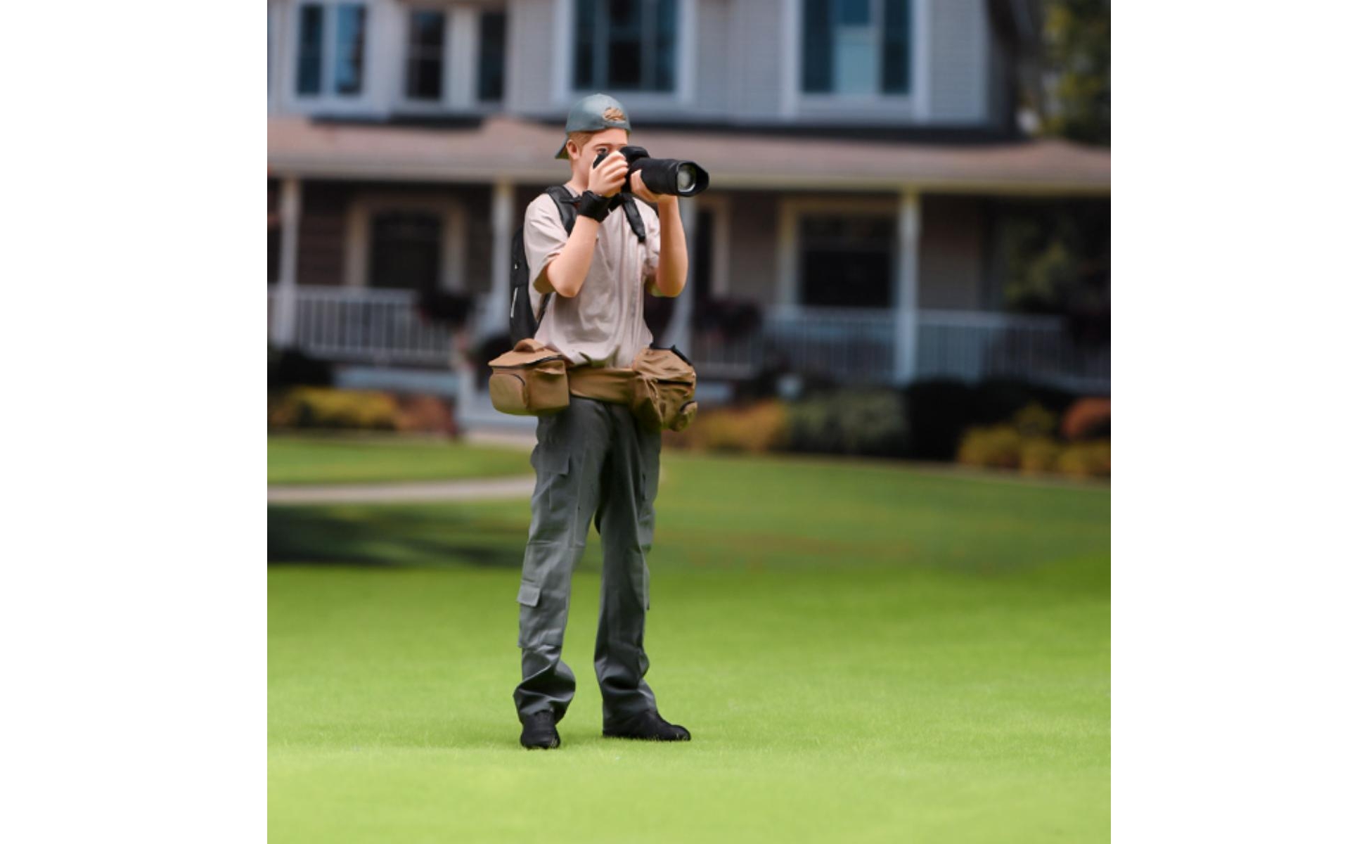 Miniature Photographer Figure 1/18 Scale Photographer Figure Hand-Painted