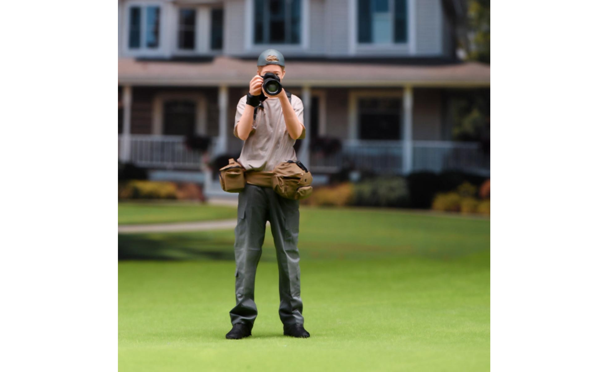 Miniature Photographer Figure 1/18 Scale Photographer Figure Hand-Painted