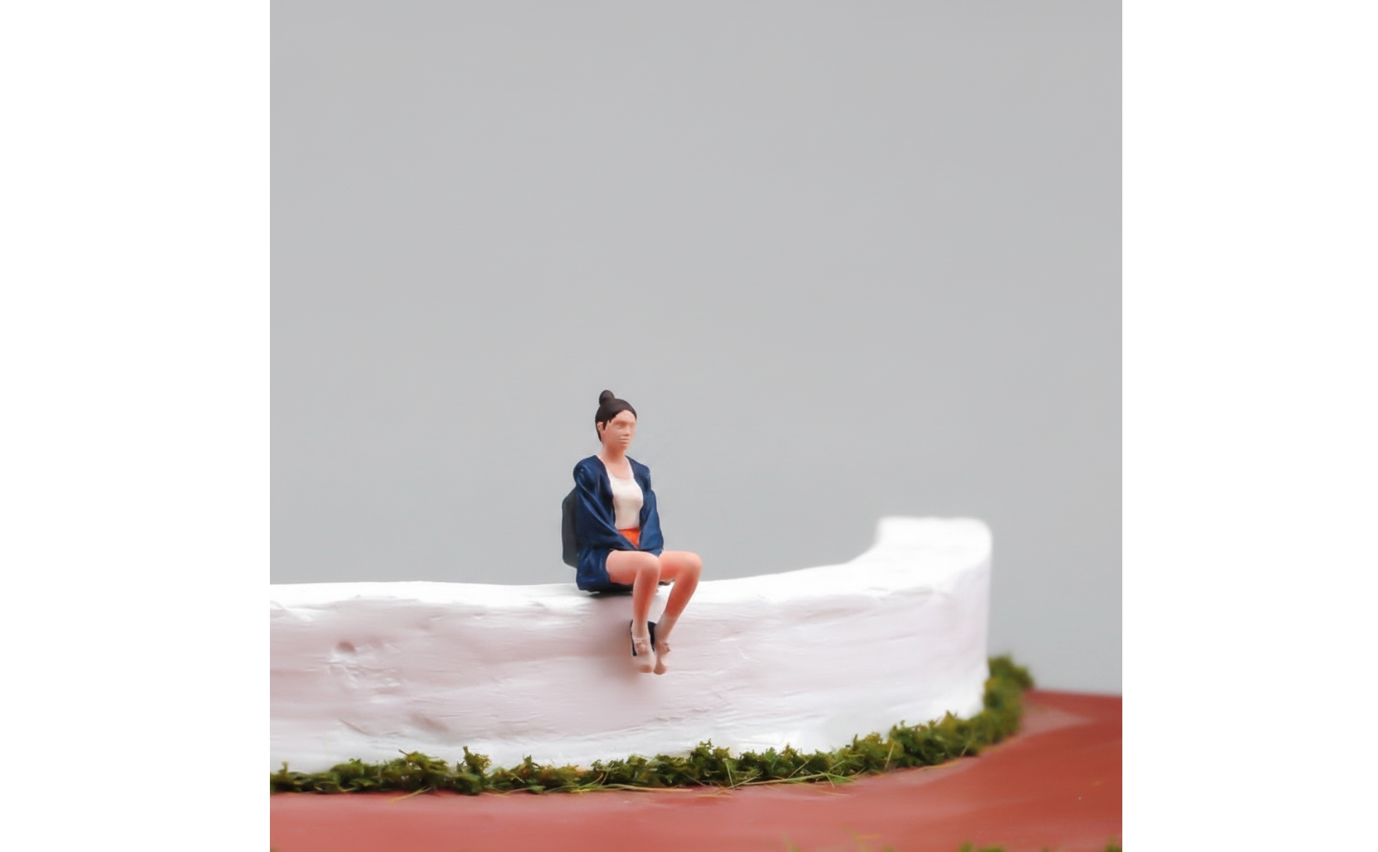 Seated Girl Figure Sitting Pose Diorama Model Figure Hand-Painted for Collectors