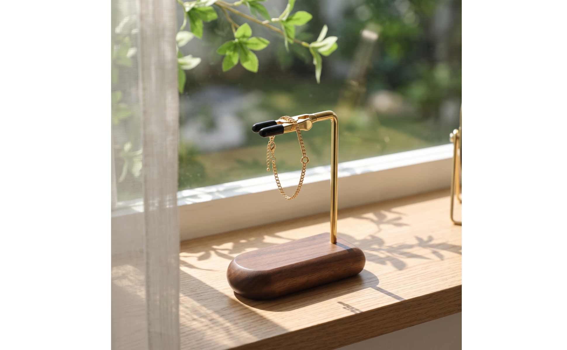 Bracelet Helper One-Handed Bracelet Fastener with Wood Base Tabletop for Bedroom