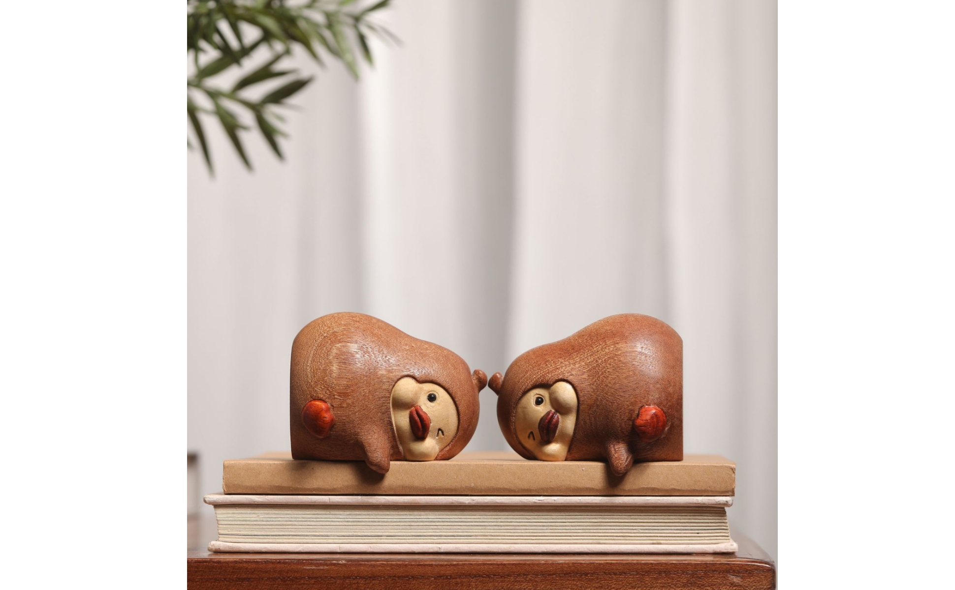 Wooden Bird Figurine Artisanal Wooden Bird Ornament Carved for Desk, Bookshelf