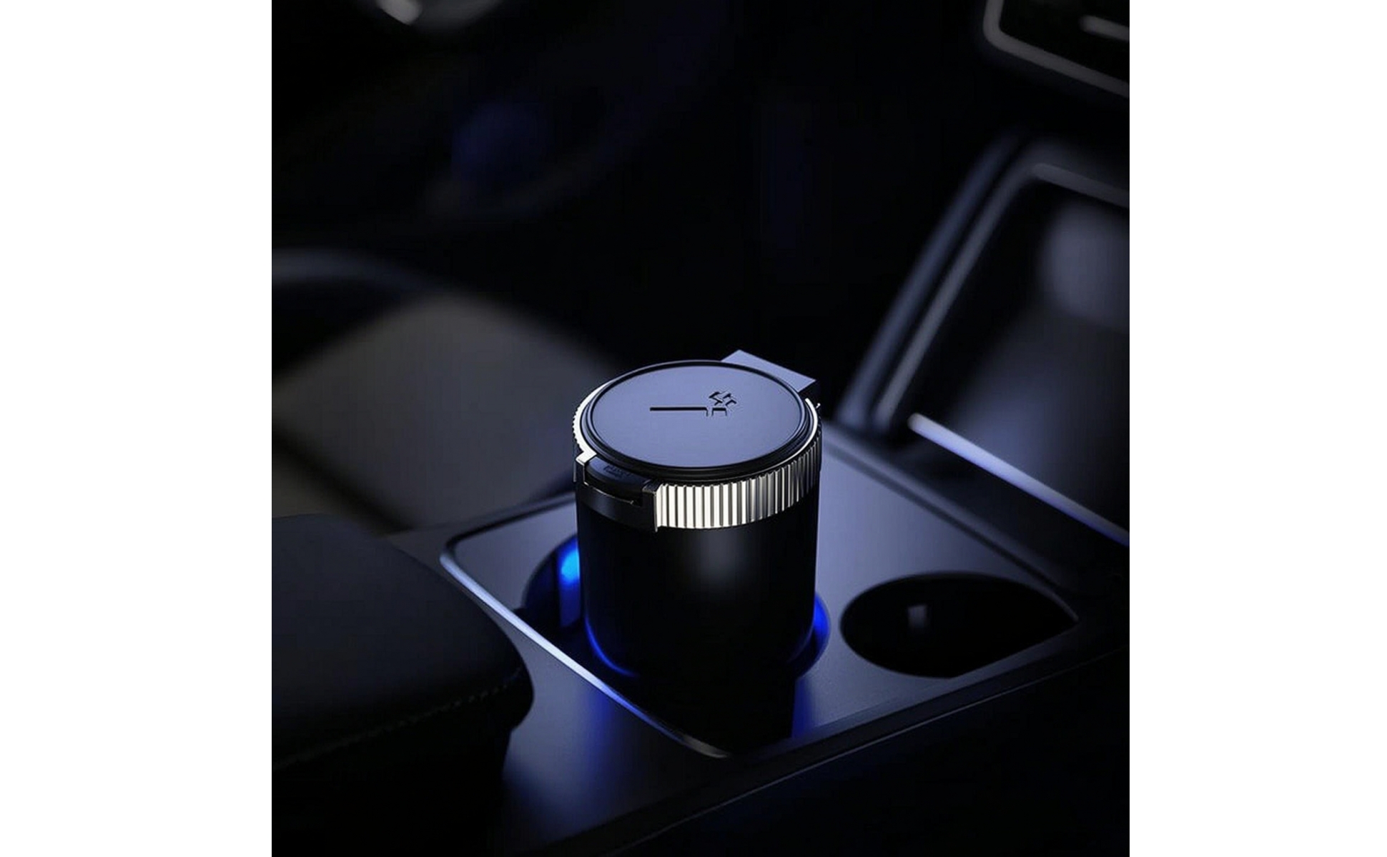 Car Ashtray with LED Light Fire-Resistant Car Ashtray with Lid Detachable