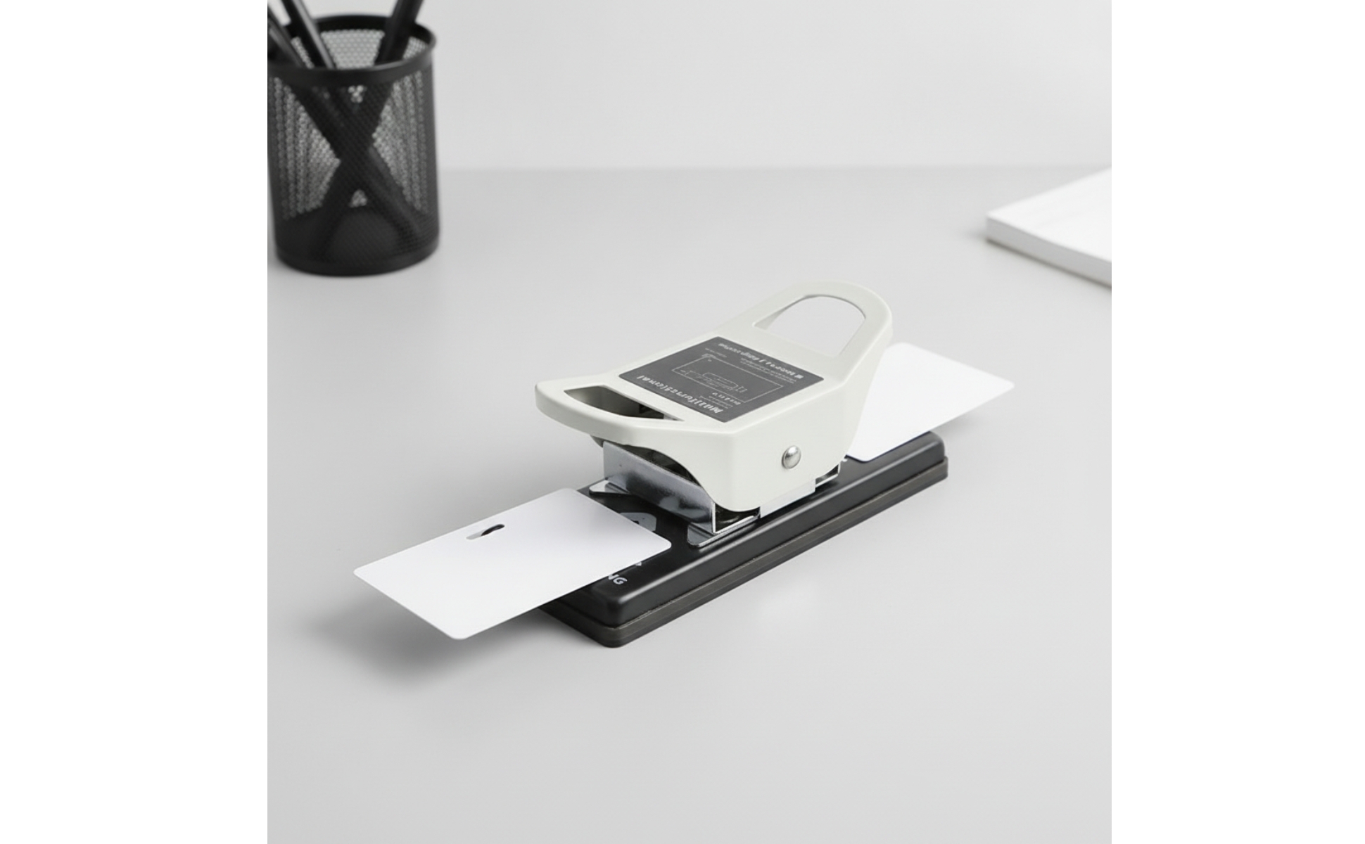 Desktop Slot Punch with 5mm Radius Corner Dual Use Card Punch with Corner