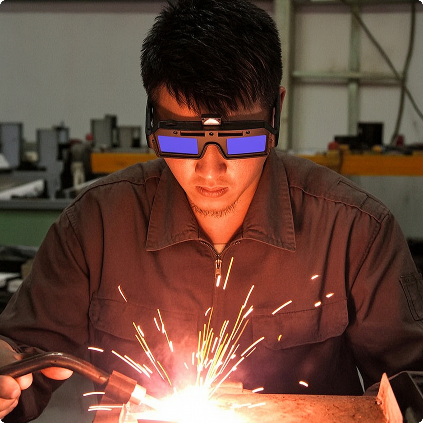Auto-Darkening Metalworking Glasses Adjustable Eyewear Lightweight