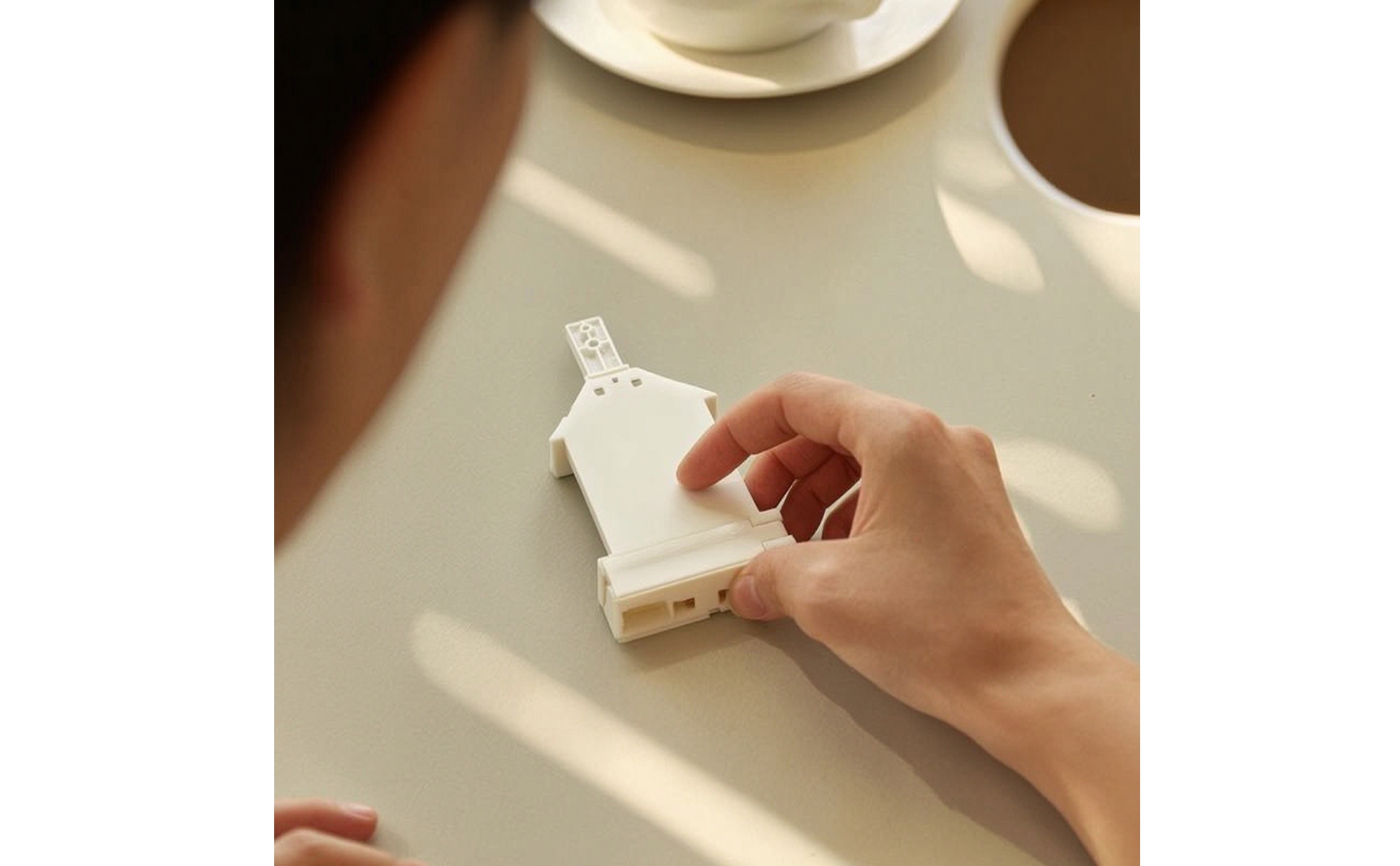 House-Shaped Display Toy Compact Point-of-Purchase Display with Hook Lightweight