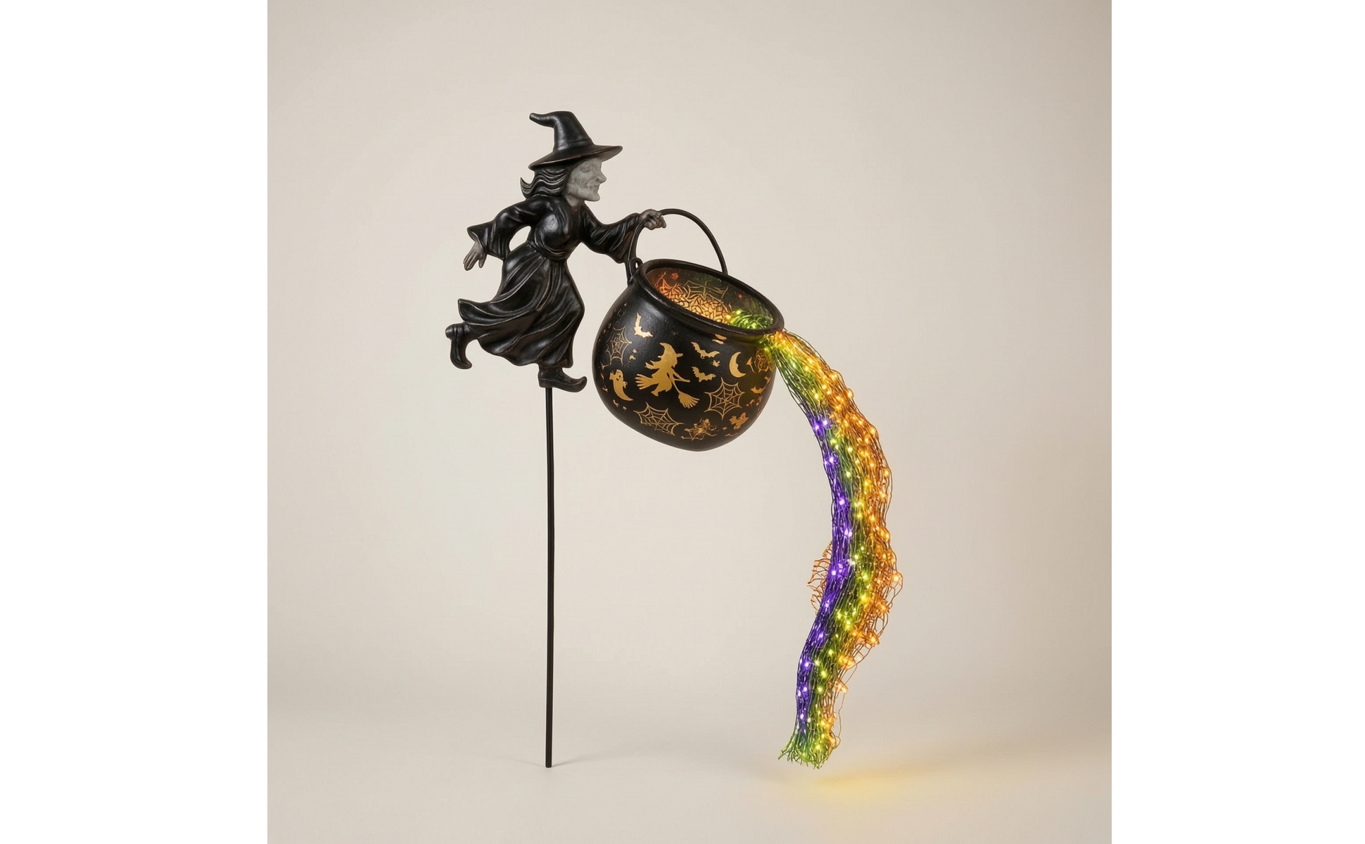 Hexenfigur mit Hexenkessel magisch Hexe mit Topf bunt leuchtend für Vorgarten