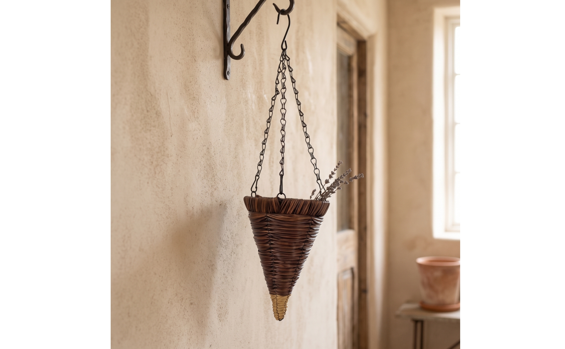 Cone Hanging Basket with Chain Rattan-Style Cone Hanging Basket Woven for Garden