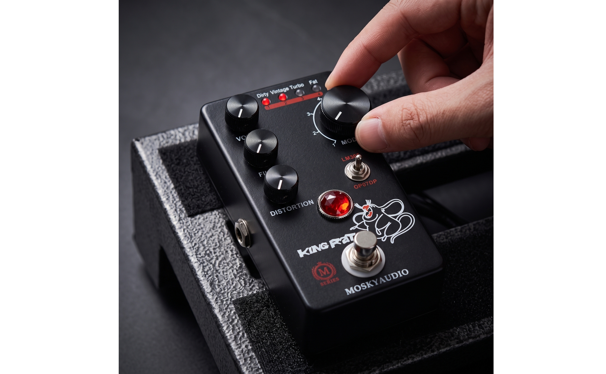Guitar Fuzz Pedal High Gain Distortion Pedal Vintage for Pedalboard, Guitarists