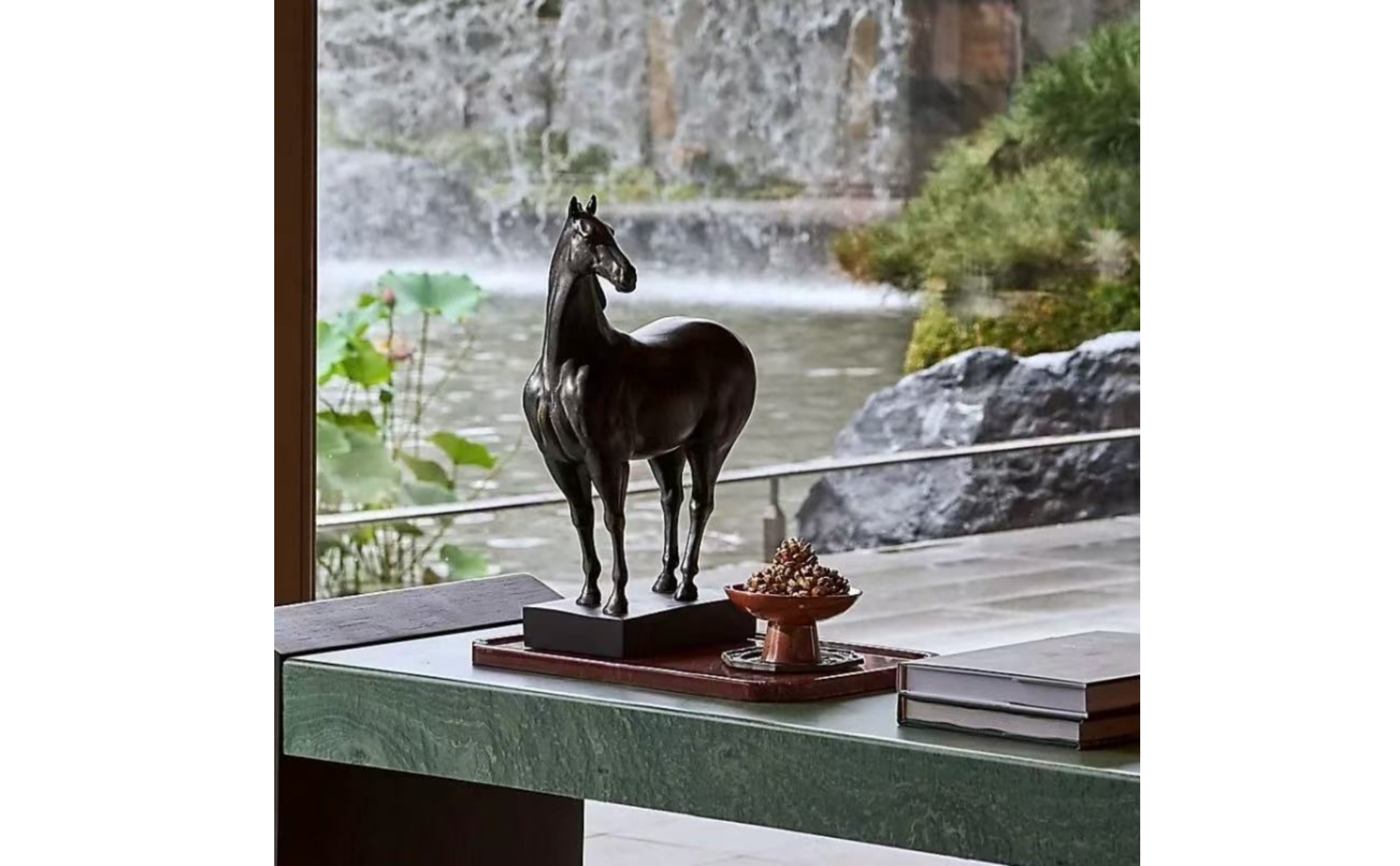 Horse Statue with Base Tabletop Horse Art Sculpture Glossy for Entryway, Office