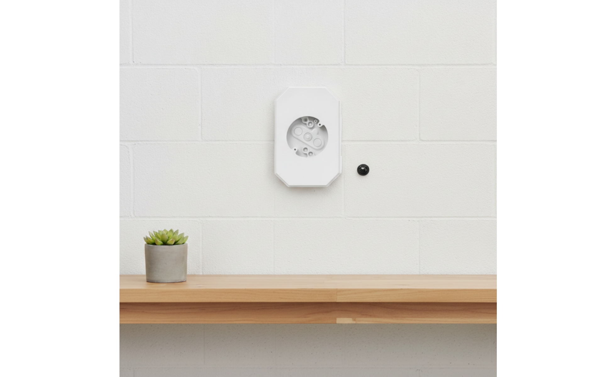 Outdoor Light Mounting Block White for Electricians, DIYers