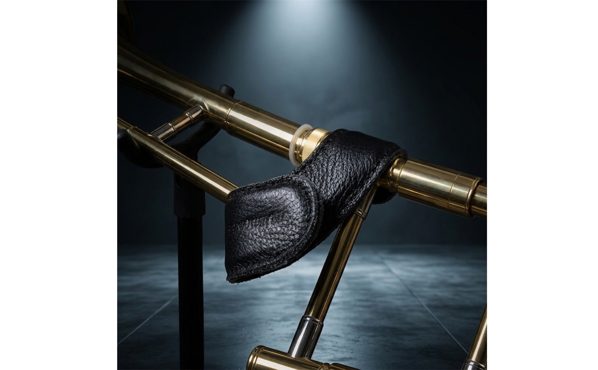 Brass Instrument Hand Rest Ergonomic Brass Instrument Grip with Leather Wrap
