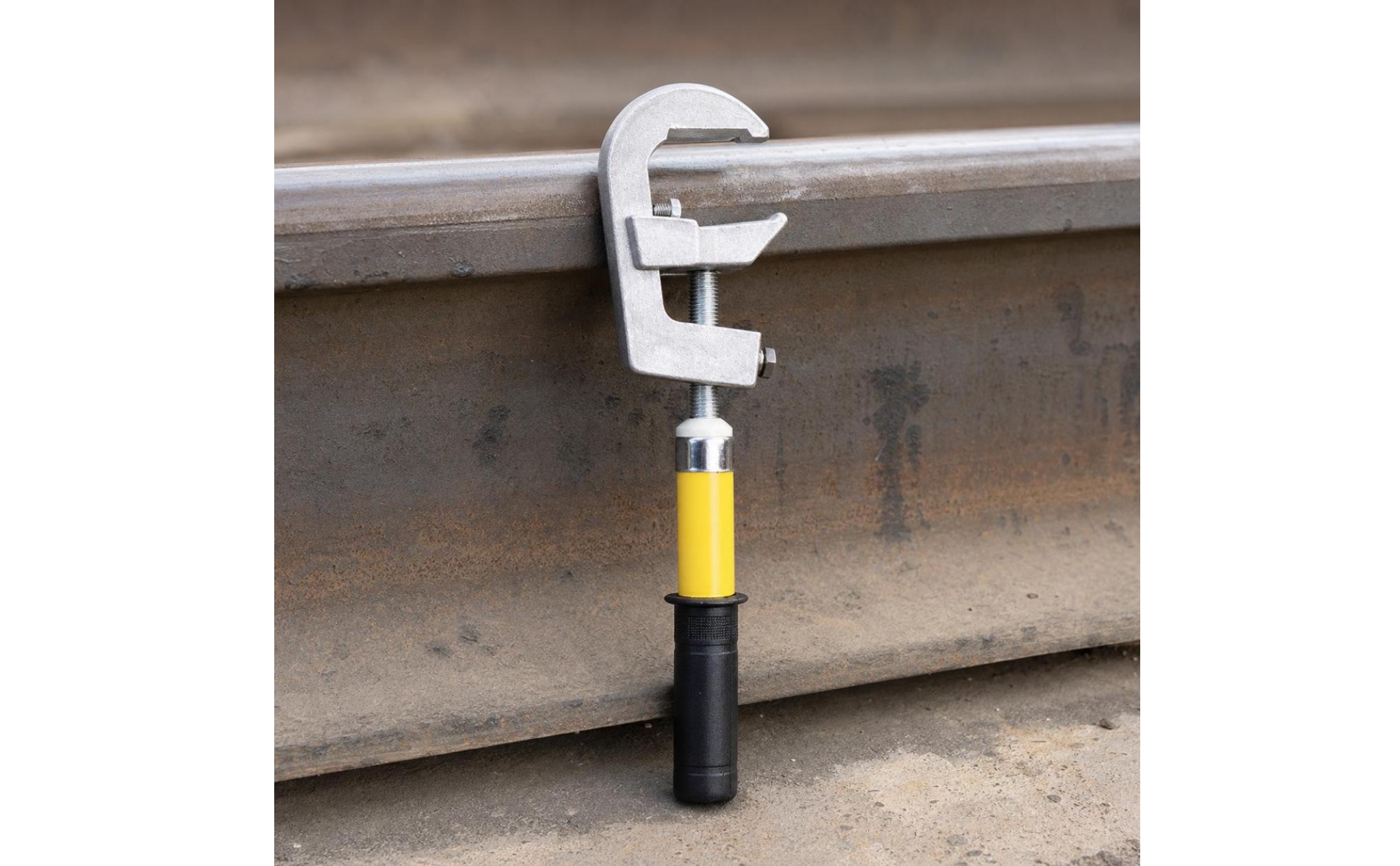Rail Grounding Clamp Adjustable for Railway Technicians, Utility Workers