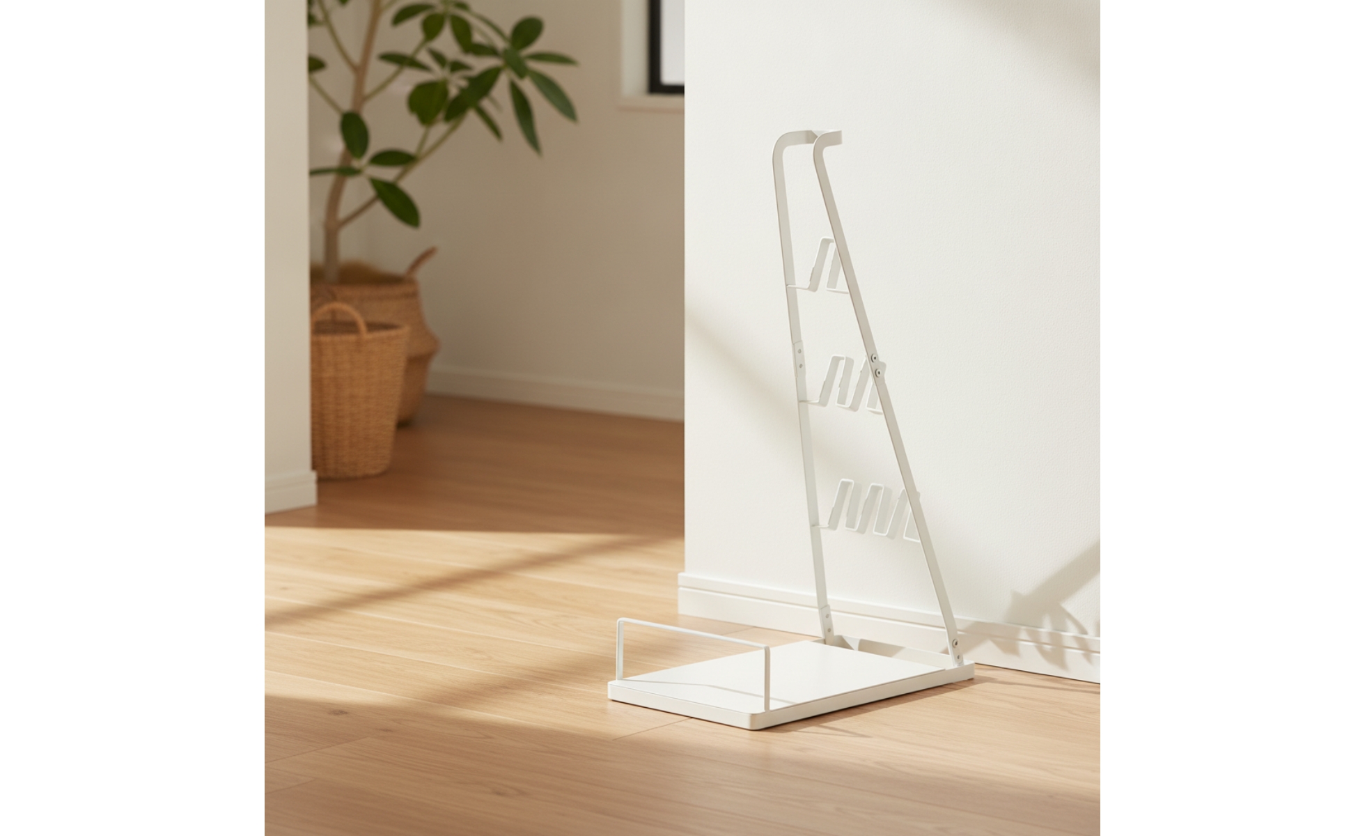 Cordless Vacuum Stand Freestanding Vacuum Stand with Accessory Slots for Closet