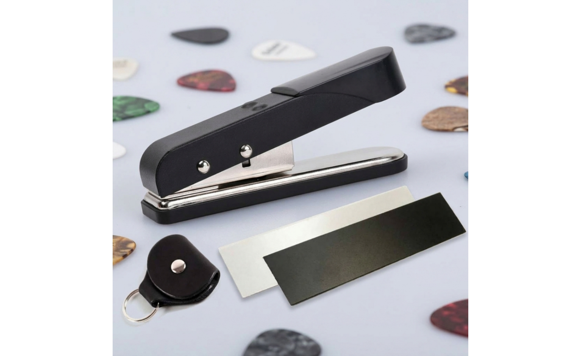 Guitar Pick Punch Heavy-Duty Guitar Pick Punch with Holder Diy for Travel, Gigs