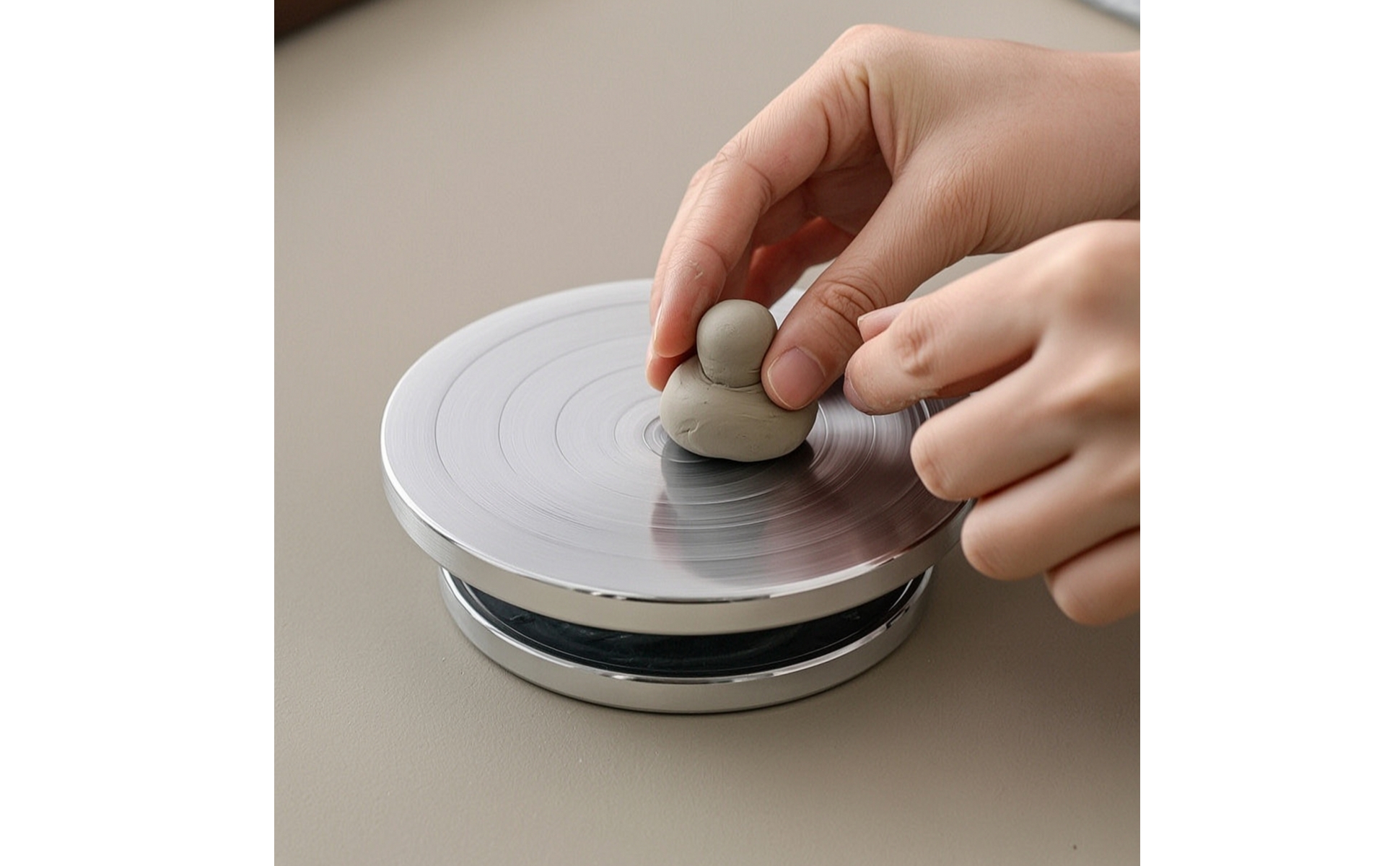 Manual Turntable Aluminium Alloy Pottery Wheel with Metal Top Sleek-Design