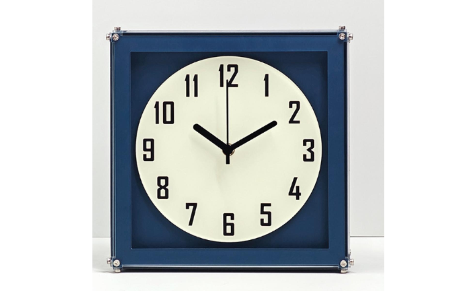 Acrylic Wall Clock Indoor Battery Powered Wall Clock Decorative for Living Room
