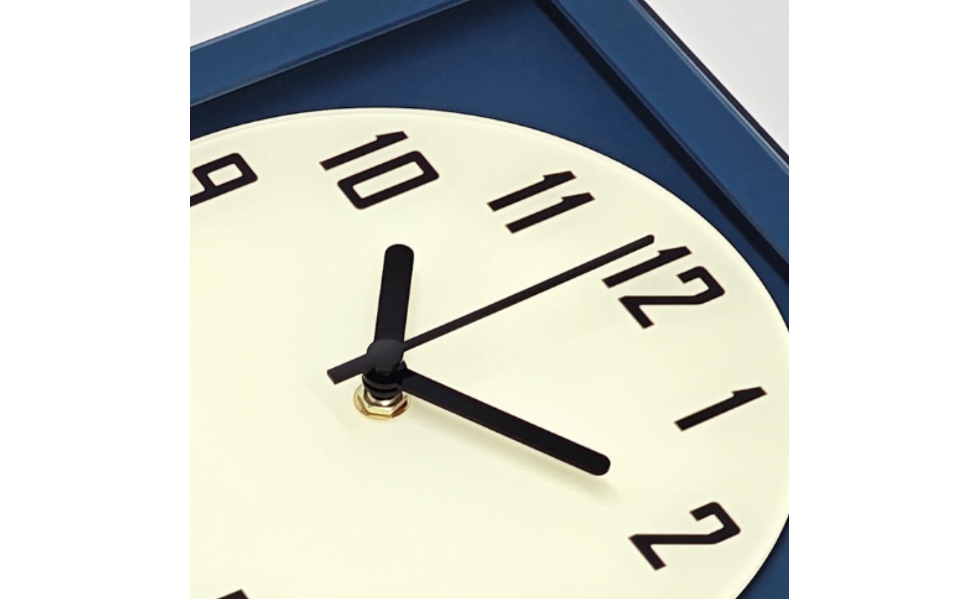 Acrylic Wall Clock Indoor Battery Powered Wall Clock Decorative for Living Room