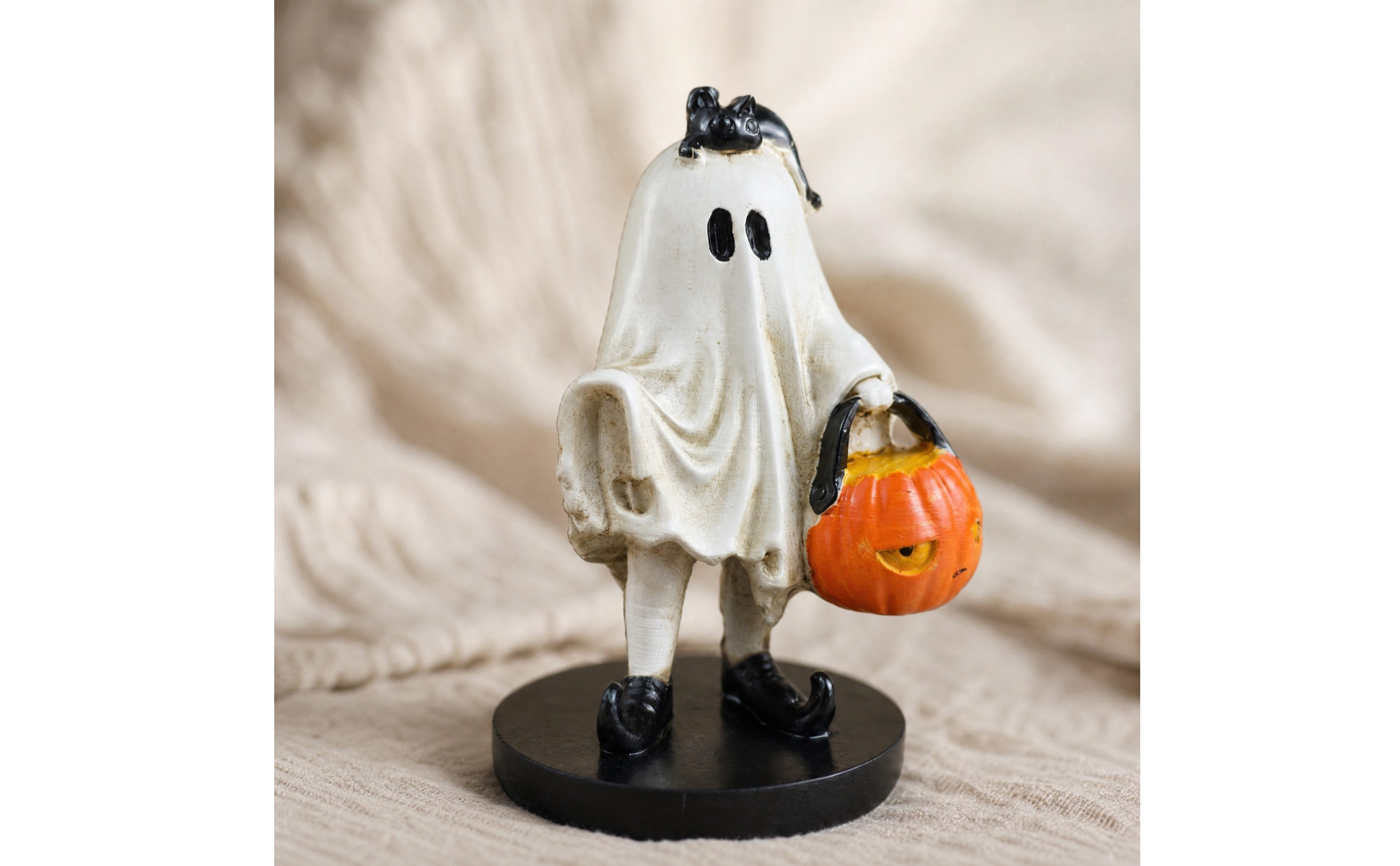 Halloween Figurine Freestanding Ghost Figurine with Pumpkin Basket Sculpted