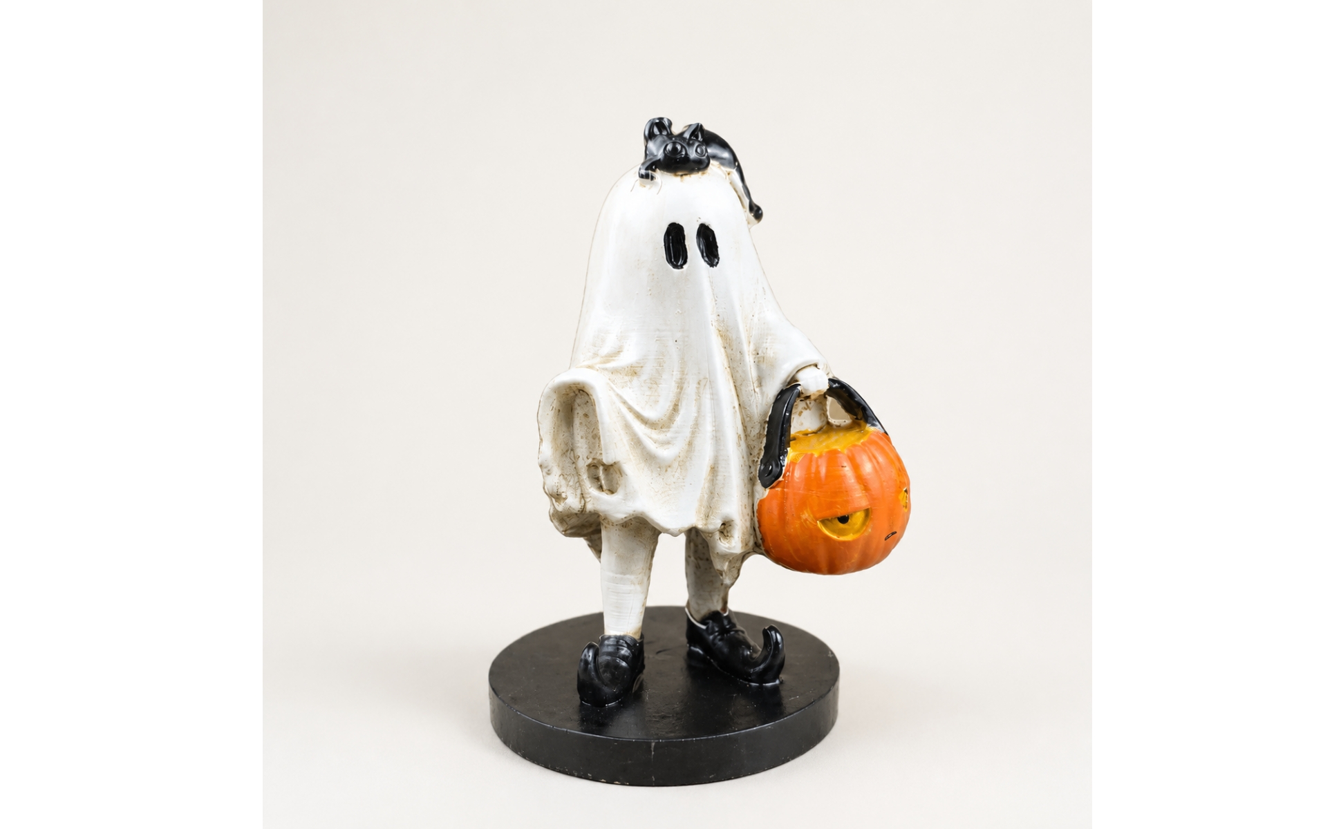 Halloween Figurine Freestanding Ghost Figurine with Pumpkin Basket Sculpted