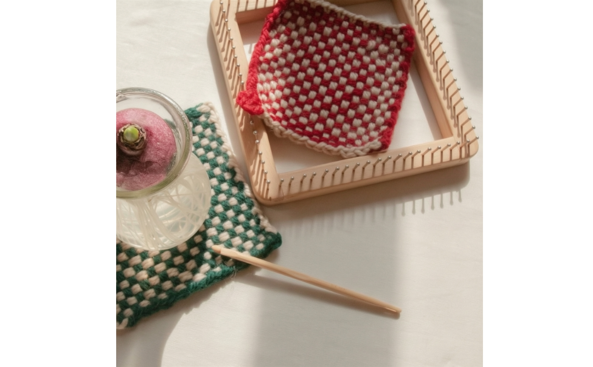 Square Peg Loom with Metal Pegs Versatile Square Knitting Loom Lightweight