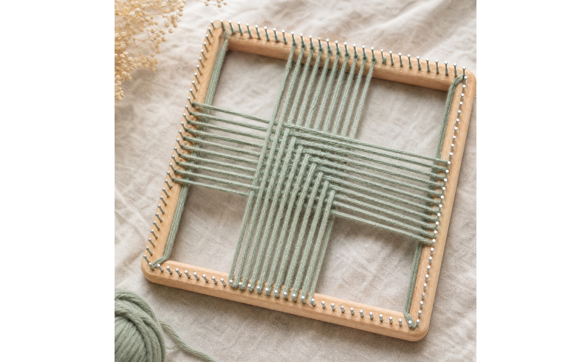 Square Peg Loom with Metal Pegs Versatile Square Knitting Loom Lightweight
