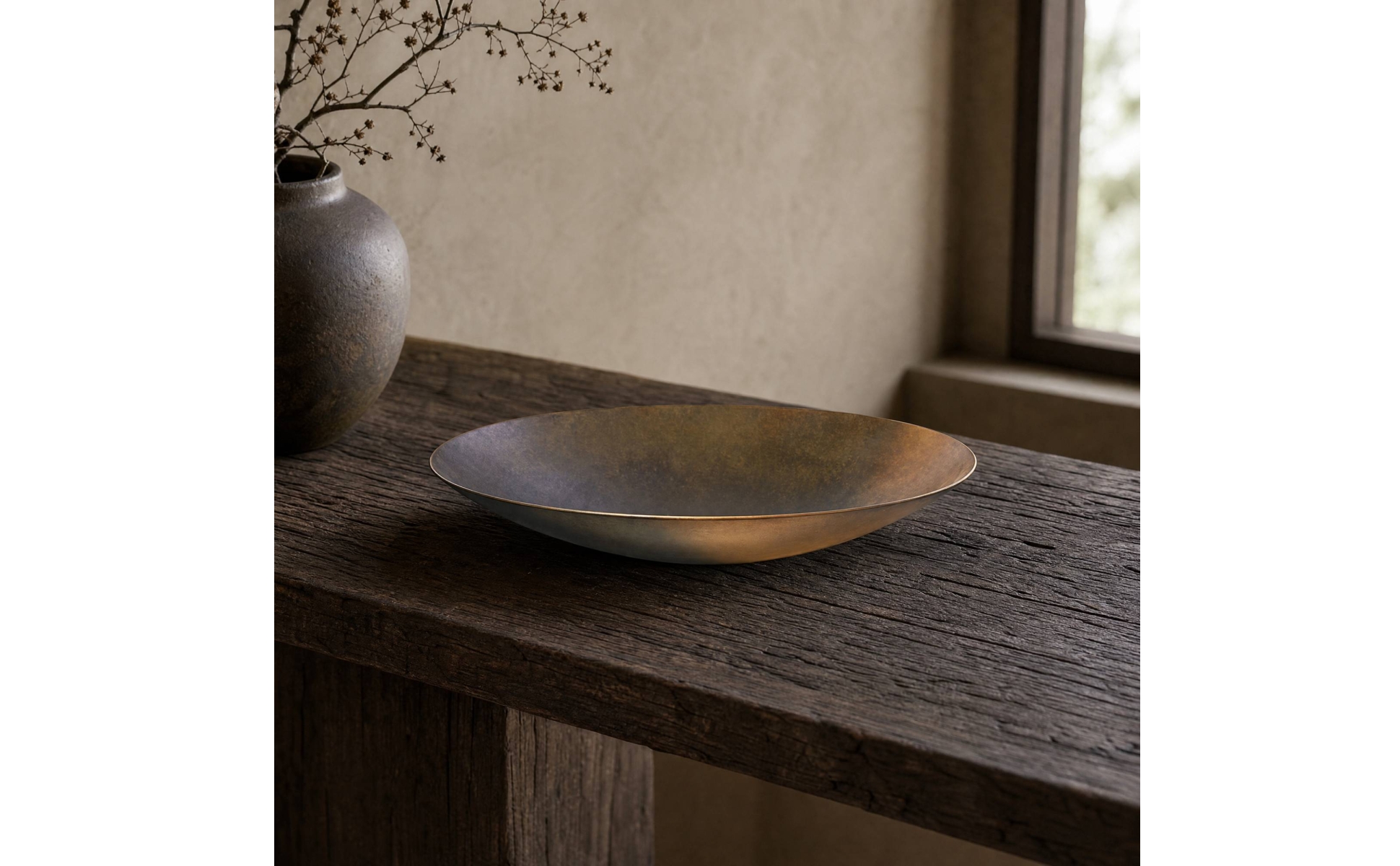 Oval Metal Fruit Tray for Entryway Console, Minimalist Interior Styling