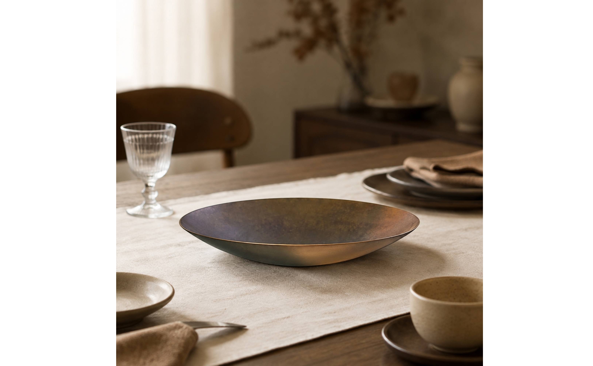 Oval Metal Fruit Tray for Entryway Console, Minimalist Interior Styling