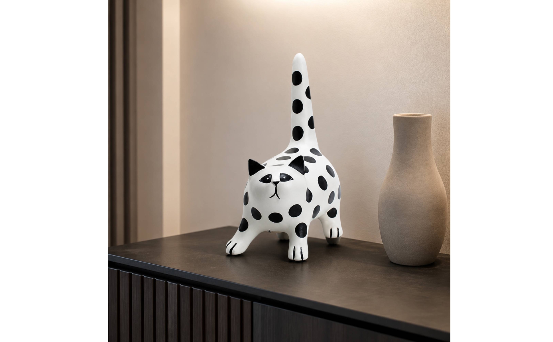 Spotted Cat Figurine Tabletop Composite Cat Figurine Shelf for Entryway Accent