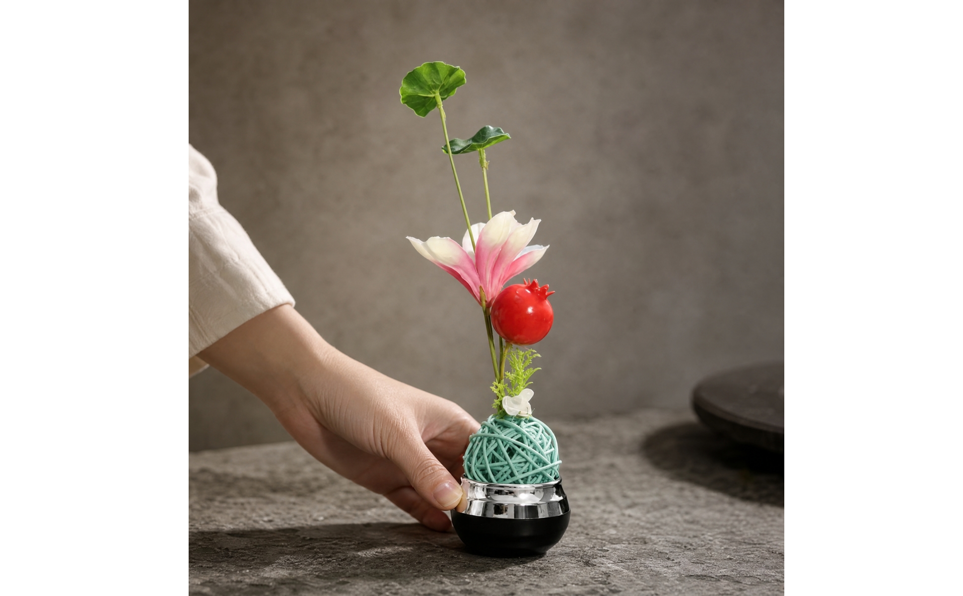 Resin Artificial Floral Centerpiece No Pollen for Banquet Tables, Event Displays